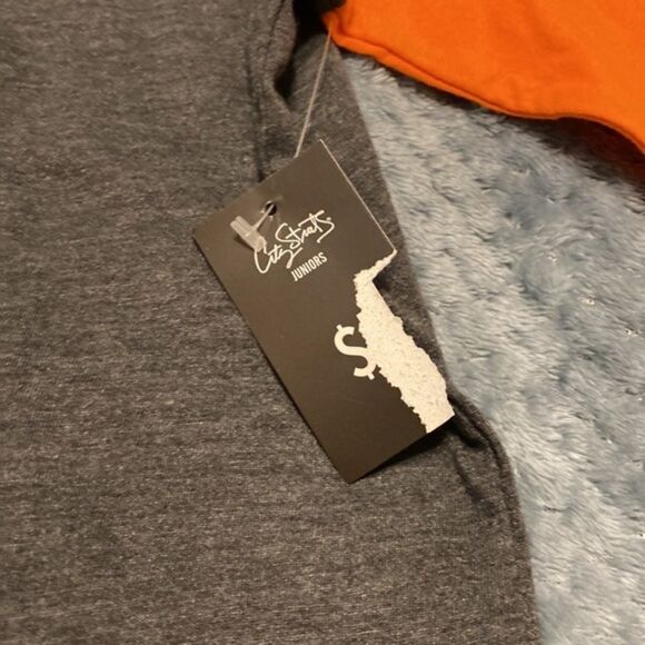 Juniors size large - Picture 4 of 8